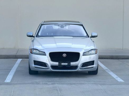 Used 2016 Jaguar XF Premium RWD image 2