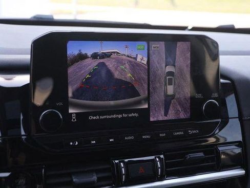 Used 2025 Nissan Pathfinder SL w/ SL Premium Package image 19