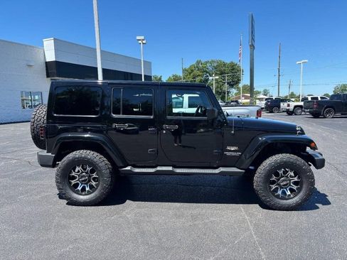 Used 2015 Jeep Wrangler Unlimited Sahara AWD/4WD image 2