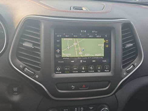 Used 2019 Jeep Cherokee Trailhawk w/ Comfort/Convenience Group AWD/4WD image 16