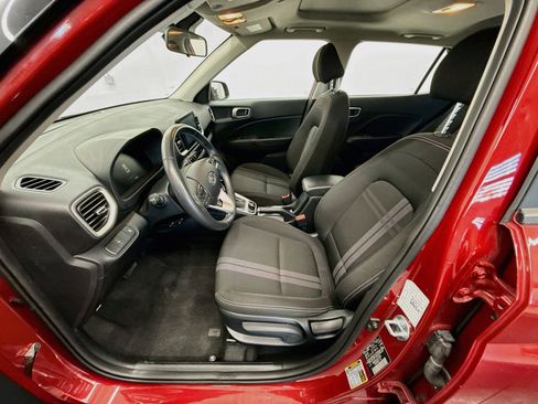 Used 2025 Hyundai Venue SEL FWD image 13