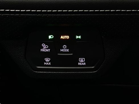 Used 2024 Volkswagen Atlas SE image 16