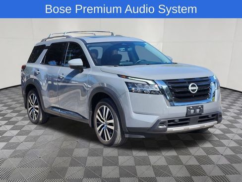 Used 2024 Nissan Pathfinder Platinum w/ Cargo Package FWD image 3