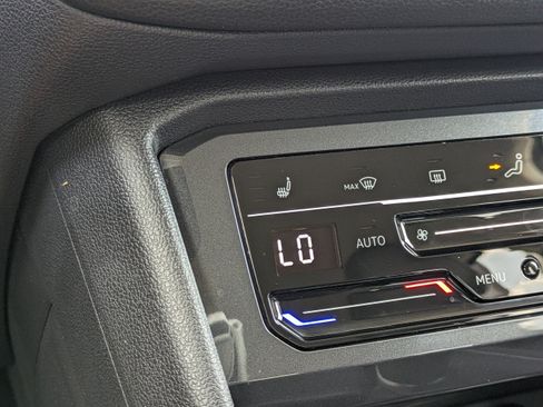Certified 2023 Volkswagen Tiguan SE FWD image 30