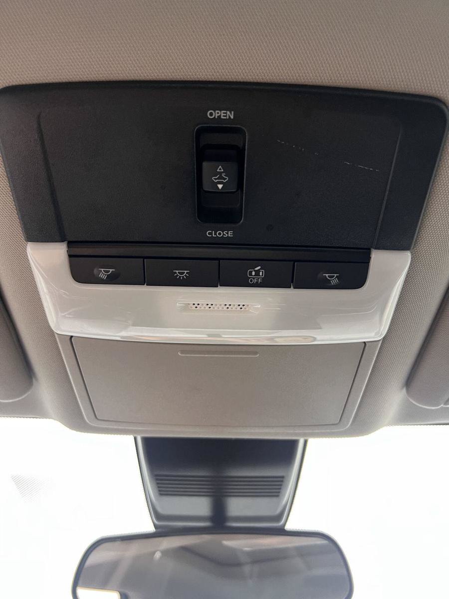 Used 2025 Nissan Altima 2.5 SR w/ SR Premium Package AWD/4WD image 10