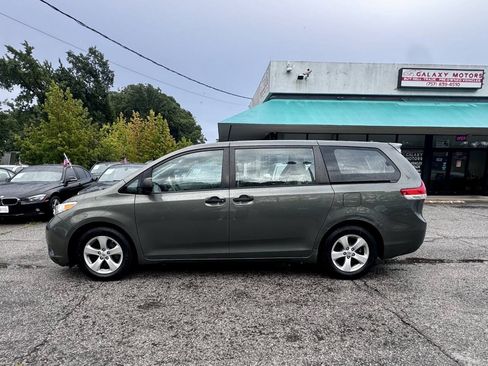 Used 2011 Toyota Sienna w/ Towing Pkg FWD image 4