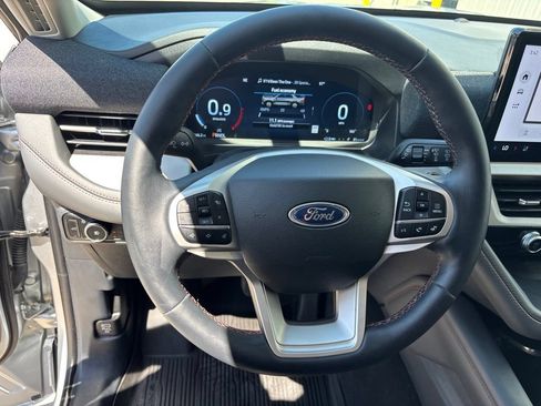 Used 2025 Ford Explorer Active w/ Active Comfort Package AWD/4WD image 15