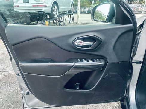 Used 2014 Jeep Cherokee Latitude image 9