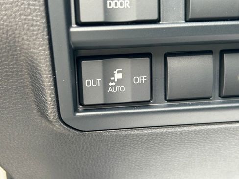 Used 2025 Toyota Sequoia Capstone AWD/4WD image 33