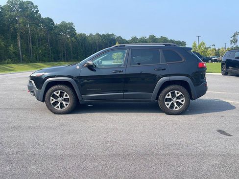 Used 2015 Jeep Cherokee Trailhawk w/ Comfort/Convenience Group AWD/4WD image 4
