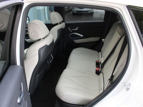 Used 2025 Acura RDX SH-AWD image 10