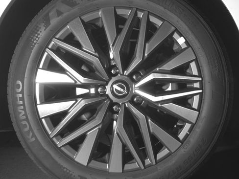 Used 2025 Nissan Altima 2.5 SV FWD image 17