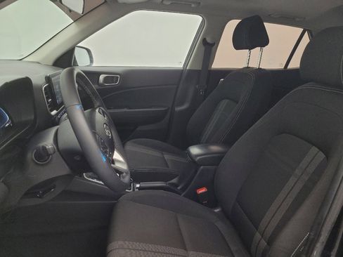 Used 2024 Hyundai Venue SEL FWD image 17