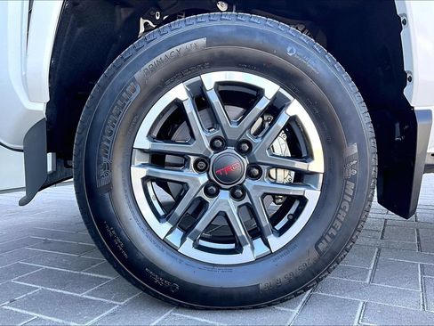 Used 2025 Toyota Tacoma TRD Sport w/ TRD Sport Upgrade Package AWD/4WD image 9