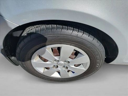 Used 2010 Hyundai Accent GS w/ Premium Pkg 3 image 11