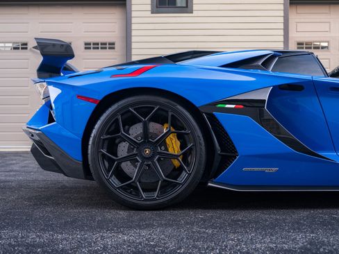 Used 2021 Lamborghini Aventador SVJ AWD/4WD image 63