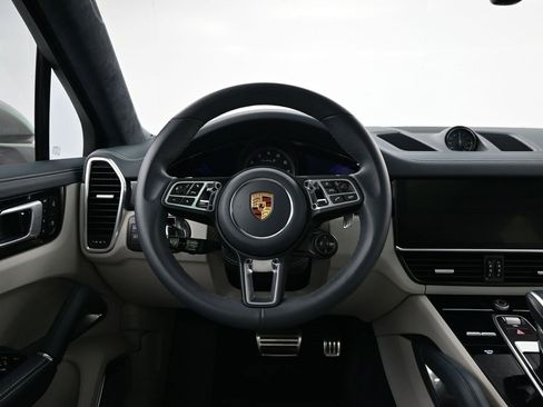 Used 2022 Porsche Cayenne Turbo S image 13