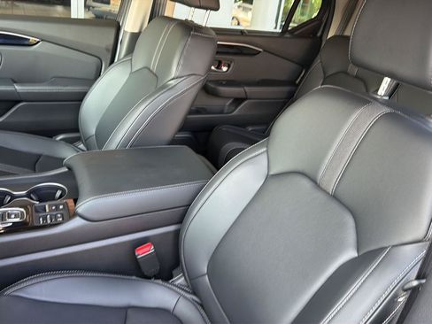 Used 2025 Honda Pilot EX-L image 29