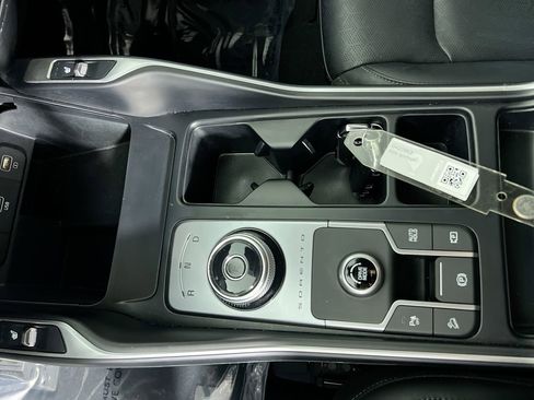 Used 2022 Kia Sorento S image 22