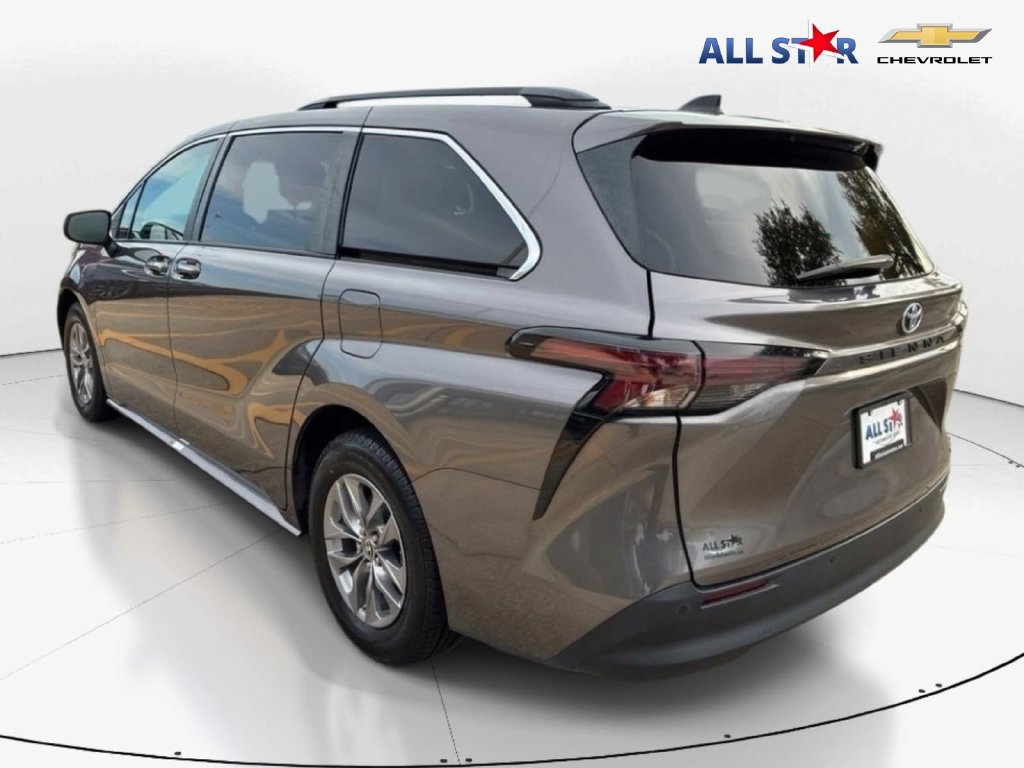 Used 2024 Toyota Sienna XLE FWD image 8