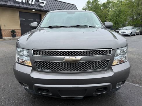 Used 2007 Chevrolet Suburban 2500 LT w/ LT Preferred Equipment Group AWD/4WD image 2