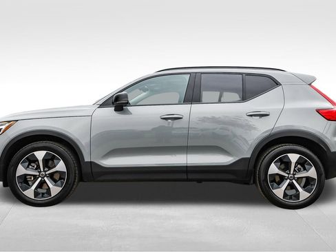 Used 2026 Volvo XC40 B5 Plus w/ Protection Package Premier image 9