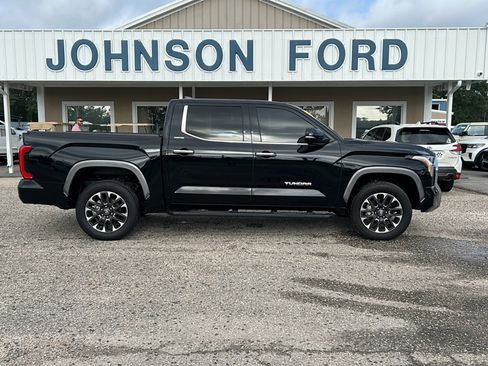 Used 2025 Toyota Tundra Limited AWD/4WD image 3