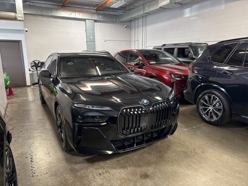 Used 2025 BMW i7 xDrive60 w/ Executive Package image 10