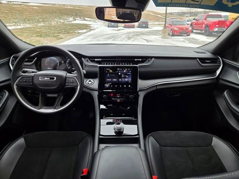 Used 2024 Jeep Grand Cherokee L Altitude image 19