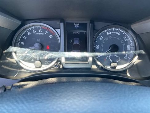 Certified 2020 Toyota Tacoma TRD Off-Road AWD/4WD image 14
