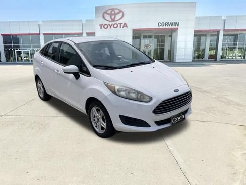 Used 2019 Ford Fiesta SE FWD image 2