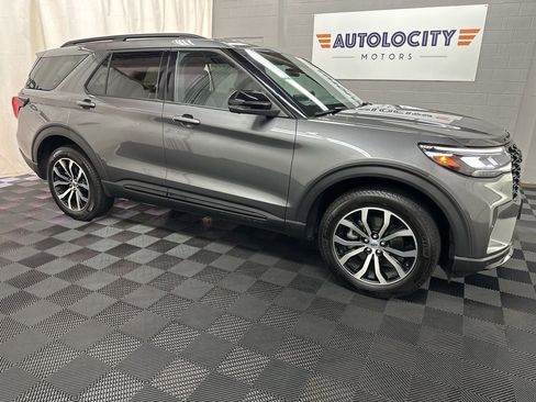 Used 2025 Ford Explorer ST-Line AWD/4WD image 3