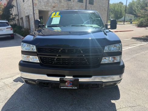 Used 2005 Chevrolet Silverado 2500 LS w/ Heavy-Duty Power Package RWD image 2