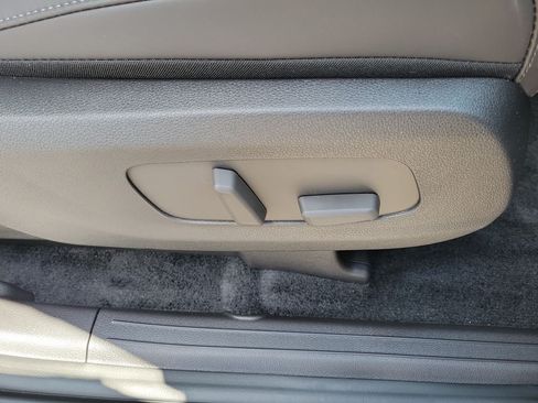 New 2026 Kia Carnival EX FWD image 9