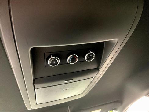 Used 2018 Dodge Grand Caravan SE FWD image 11
