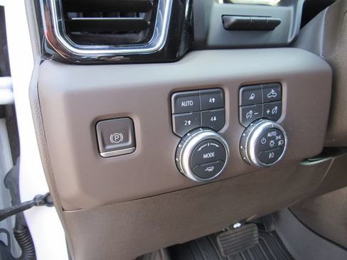 Used 2023 GMC Sierra 1500 Denali w/ Denali Reserve Package AWD/4WD image 19
