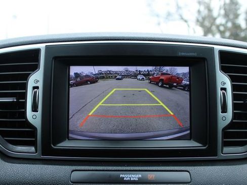 Used 2018 Kia Sportage LX w/ LX Technology Package image 20