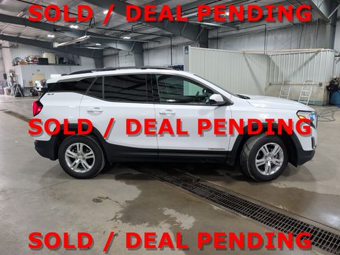 Used 2018 GMC Terrain SLE w/ Infotainment Package I AWD/4WD image 2