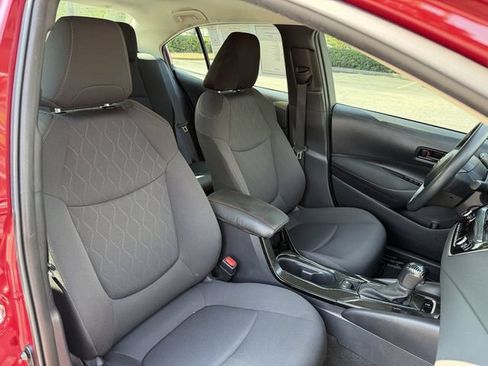 Used 2022 Toyota Corolla LE FWD image 29