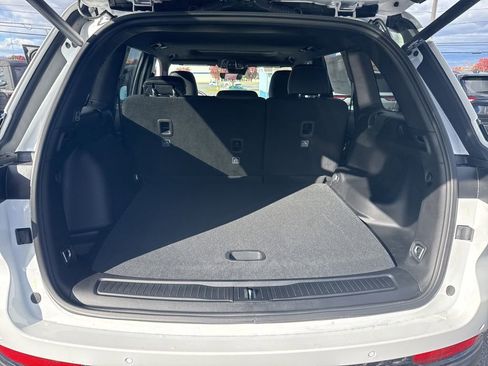 New 2025 Jeep Grand Cherokee Altitude image 17