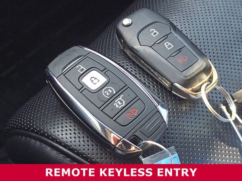 Used 2019 Lincoln Navigator Reserve image 32