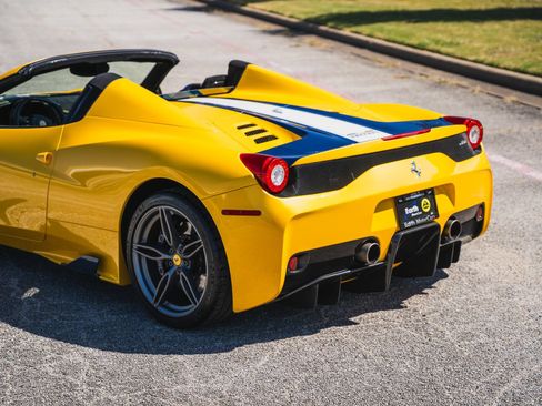 Used 2015 Ferrari 458 Speciale A RWD image 18