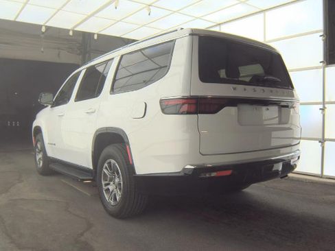 Used 2024 Jeep Wagoneer 2WD image 7