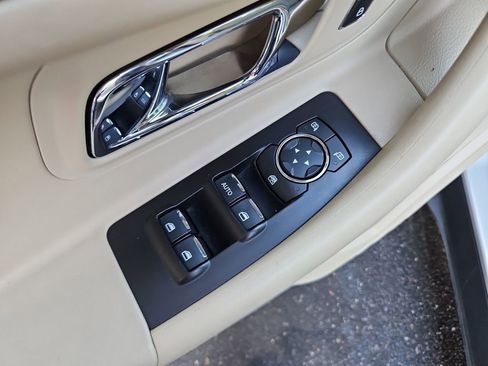 Used 2017 Ford Taurus SE image 24