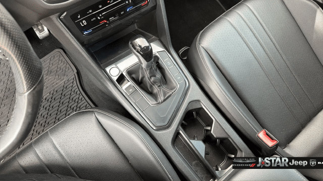 Used 2023 Volkswagen Tiguan SE R-Line FWD image 23