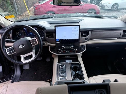 Used 2024 Ford Expedition Limited image 14