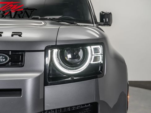 Used 2023 Land Rover Defender 110 X-Dynamic SE image 10