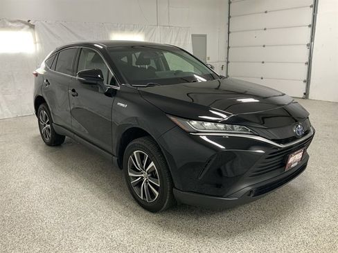 Used 2021 Toyota Venza LE image 4