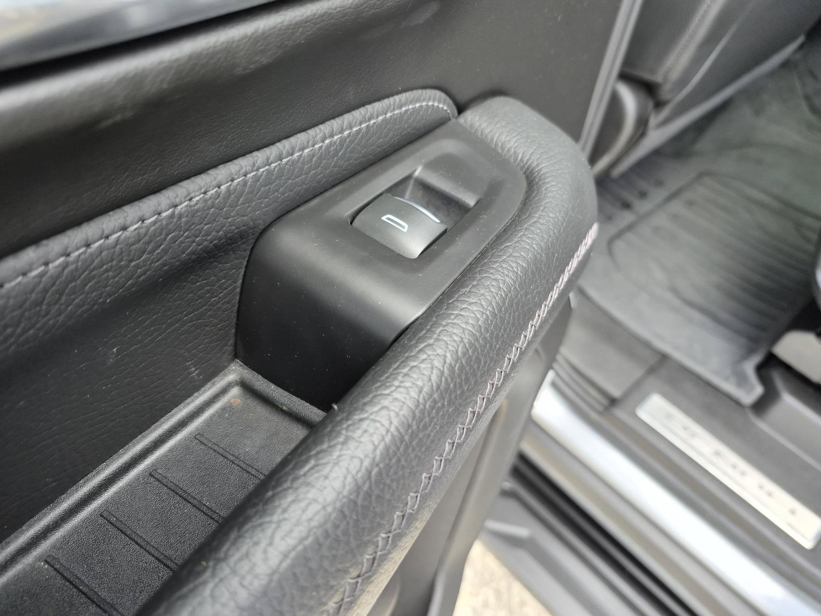 Used 2023 GMC Yukon Denali w/ Advanced Technology Package AWD/4WD image 19