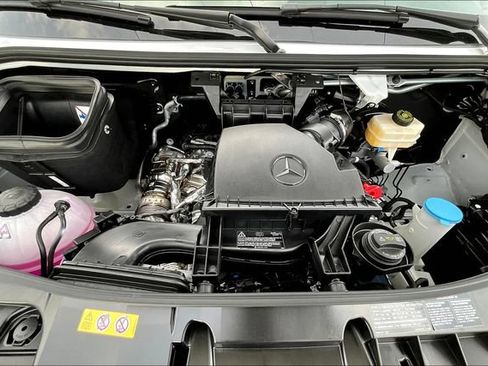 Used 2024 Mercedes-Benz Sprinter 2500 image 14
